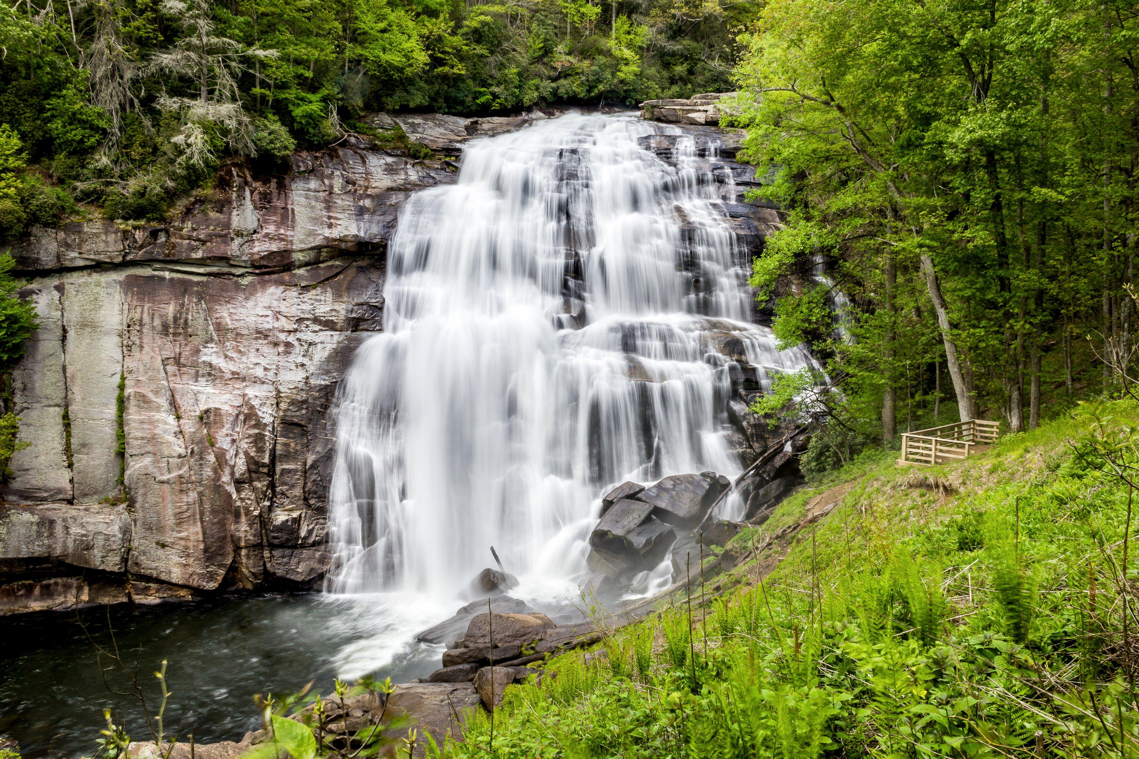 Rainbow Falls by Hugo Gutierrez